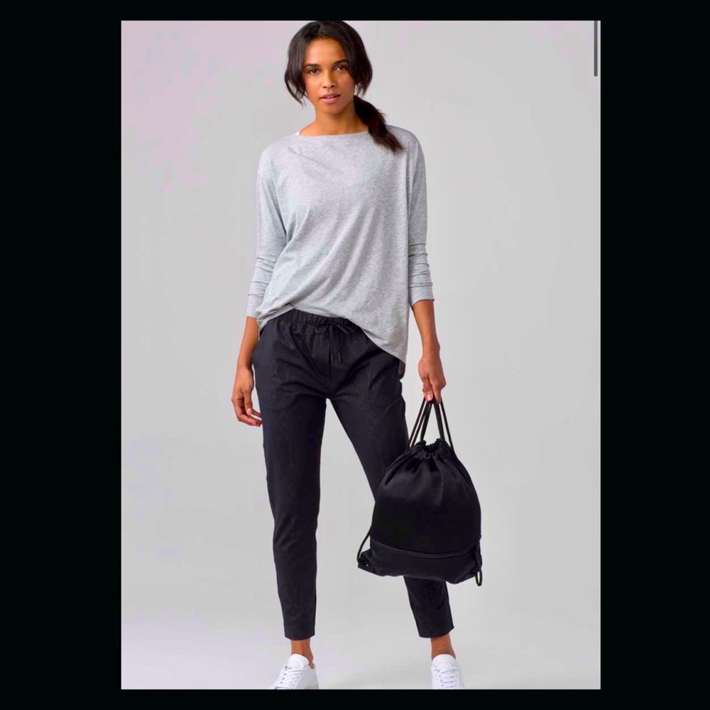 Lululemon Jet Crop Luxtreme in RARE Desert Snake Embossed Black